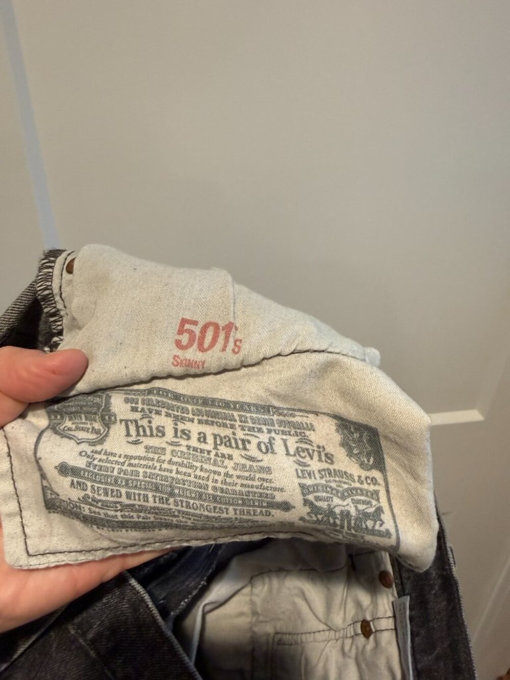 Levi's Distressed Black, Vintage skinny. The 501 Perfect Jean. Size 29 - Picture 3 of 7